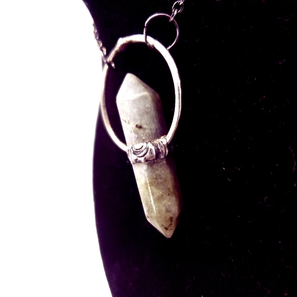 Labradorite crystal necklace - Picture 8 of 15